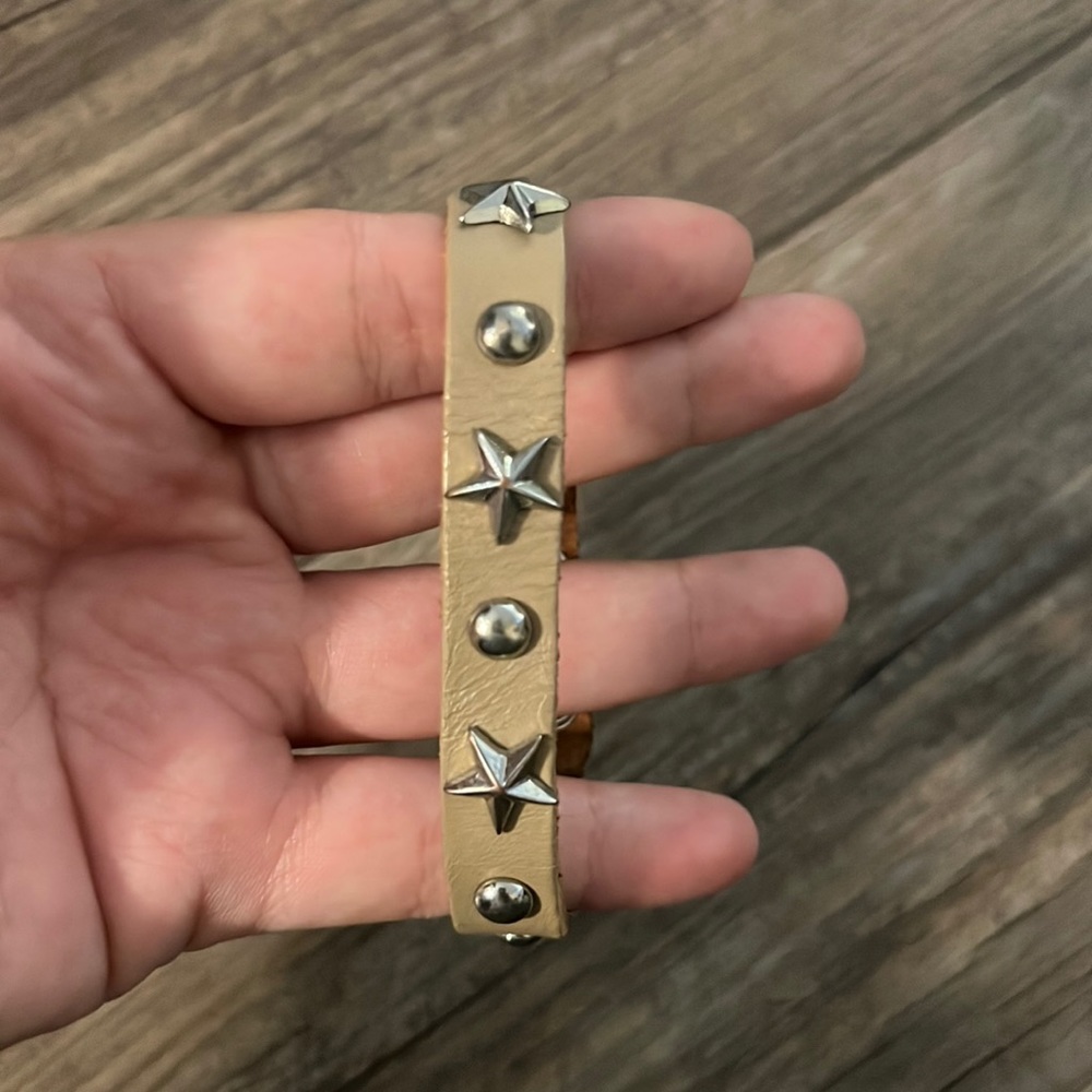 Streets Ahead Taupe/Beige Genuine Leather Thin Snap On Bracelet with Silver Star